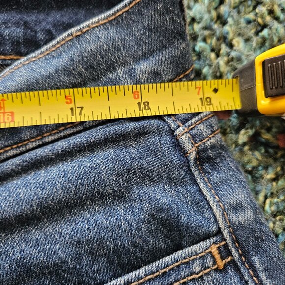 SOLD Old Navy Worn -In Look Petite Jeans - Picture 4 of 6